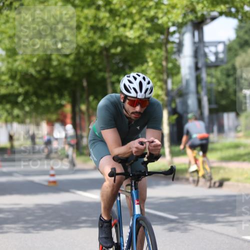 10.08.2025 - GEWOBA Citytriathlon Bremen Yannick Fuchs http://msf.ph/oto/8558682 10.08.2025 12:34:15 Radfahren 553, 686, 768, 822, 834, 891 meine-sportfotos.de