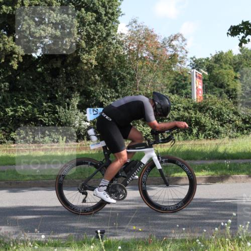 10.08.2025 - GEWOBA Citytriathlon Bremen Yannick Fuchs http://msf.ph/oto/8558687 10.08.2025 10:33:31 Radfahren 105, 127, 350, 396, 421, 428, 479, 504 meine-sportfotos.de