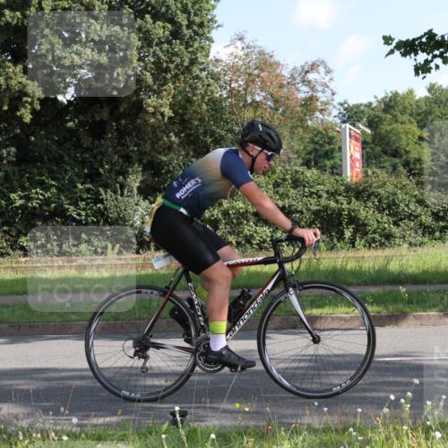 10.08.2025 - GEWOBA Citytriathlon Bremen Yannick Fuchs http://msf.ph/oto/8558699 10.08.2025 10:33:41 Radfahren 81, 127, 151, 245, 350, 394, 400, 428, 479, 491, 504 meine-sportfotos.de