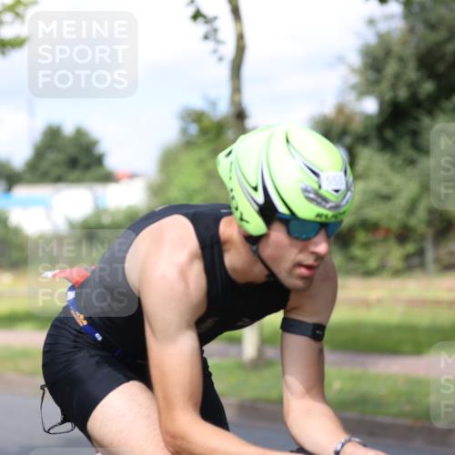 10.08.2025 - GEWOBA Citytriathlon Bremen Yannick Fuchs http://msf.ph/oto/8558702 10.08.2025 12:34:20 Radfahren 553, 686, 822, 834, 891, 912 meine-sportfotos.de