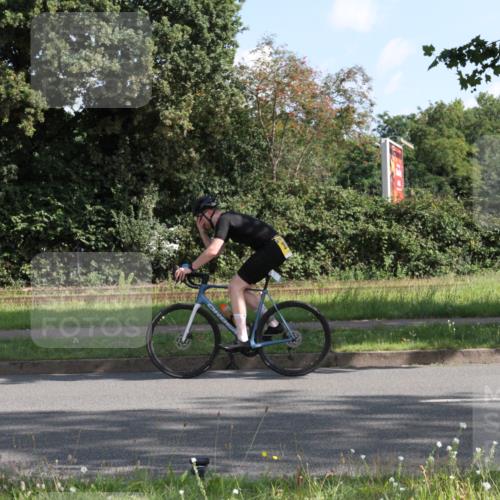 10.08.2025 - GEWOBA Citytriathlon Bremen Yannick Fuchs http://msf.ph/oto/8558704 10.08.2025 10:33:42 Radfahren 81, 127, 151, 245, 350, 394, 400, 428, 491, 504 meine-sportfotos.de