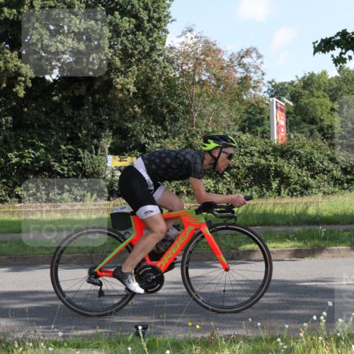 10.08.2025 - GEWOBA Citytriathlon Bremen Yannick Fuchs http://msf.ph/oto/8558708 10.08.2025 10:33:45 Radfahren 81, 127, 151, 161, 245, 350, 394, 400, 428, 451, 491, 504 meine-sportfotos.de