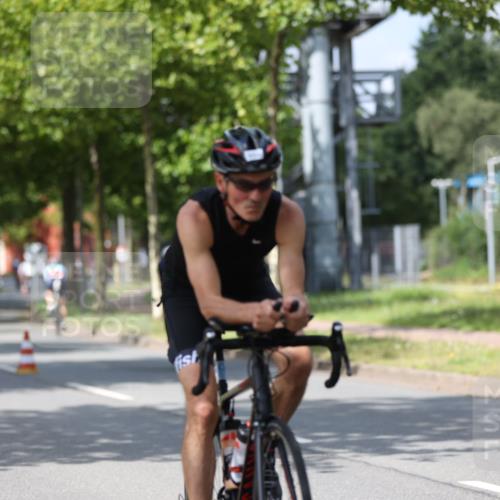 10.08.2025 - GEWOBA Citytriathlon Bremen Yannick Fuchs http://msf.ph/oto/8558710 10.08.2025 12:34:25 Radfahren 553, 686, 822, 834, 891, 912, 1037 meine-sportfotos.de