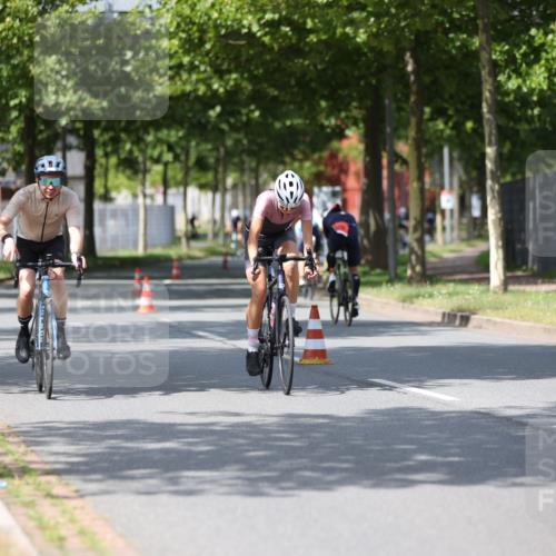 10.08.2025 - GEWOBA Citytriathlon Bremen Yannick Fuchs http://msf.ph/oto/8558713 10.08.2025 12:34:26 Radfahren 553, 584, 686, 822, 834, 891, 912, 914, 1027, 1037 meine-sportfotos.de