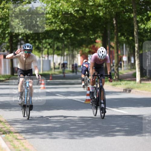 10.08.2025 - GEWOBA Citytriathlon Bremen Yannick Fuchs http://msf.ph/oto/8558715 10.08.2025 12:34:26 Radfahren 553, 584, 686, 822, 834, 891, 912, 914, 1027, 1037 meine-sportfotos.de