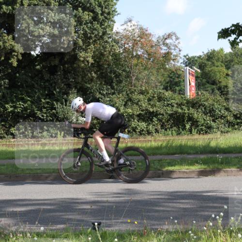 10.08.2025 - GEWOBA Citytriathlon Bremen Yannick Fuchs http://msf.ph/oto/8558716 10.08.2025 10:33:47 Radfahren 81, 97, 151, 161, 245, 350, 394, 400, 427, 428, 451, 491, 504, 512 meine-sportfotos.de