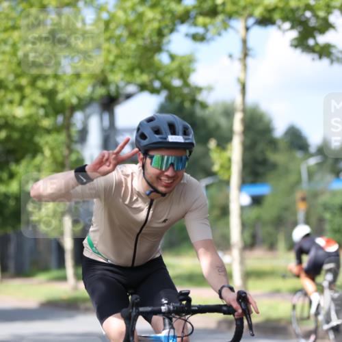 10.08.2025 - GEWOBA Citytriathlon Bremen Yannick Fuchs http://msf.ph/oto/8558722 10.08.2025 12:34:27 Radfahren 553, 584, 686, 822, 834, 891, 912, 914, 1027, 1037 meine-sportfotos.de
