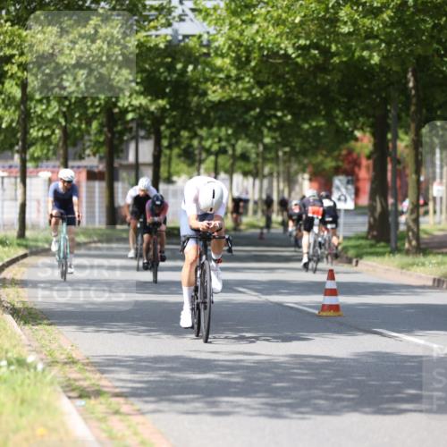 10.08.2025 - GEWOBA Citytriathlon Bremen Yannick Fuchs http://msf.ph/oto/8558726 10.08.2025 12:34:33 Radfahren 553, 584, 686, 736, 826, 841, 891, 912, 914, 1027, 1037 meine-sportfotos.de