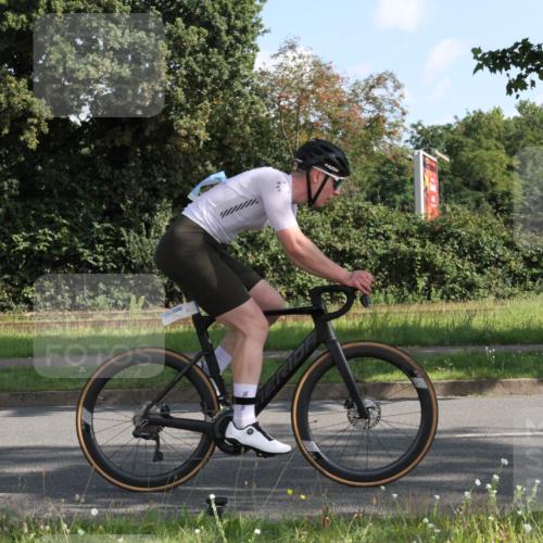 10.08.2025 - GEWOBA Citytriathlon Bremen Yannick Fuchs http://msf.ph/oto/8558728 10.08.2025 10:33:50 Radfahren 81, 97, 151, 161, 245, 350, 394, 400, 409, 427, 428, 451, 491, 504, 512 meine-sportfotos.de