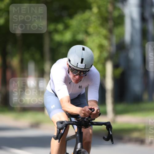 10.08.2025 - GEWOBA Citytriathlon Bremen Yannick Fuchs http://msf.ph/oto/8558732 10.08.2025 12:34:34 Radfahren 553, 584, 591, 686, 736, 826, 841, 891, 912, 914, 1027, 1037 meine-sportfotos.de
