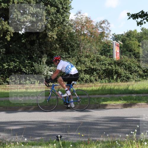 10.08.2025 - GEWOBA Citytriathlon Bremen Yannick Fuchs http://msf.ph/oto/8558740 10.08.2025 10:33:55 Radfahren 81, 97, 151, 161, 239, 245, 394, 400, 409, 419, 427, 451, 491, 504, 512 meine-sportfotos.de