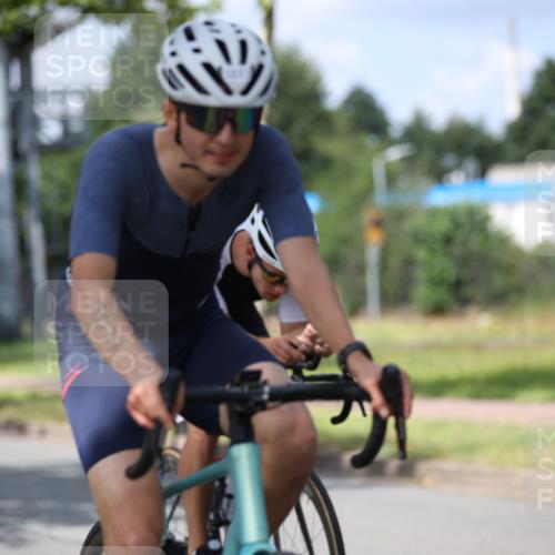 10.08.2025 - GEWOBA Citytriathlon Bremen Yannick Fuchs http://msf.ph/oto/8558741 10.08.2025 12:34:37 Radfahren 584, 591, 632, 686, 736, 826, 841, 891, 912, 914, 1027, 1037 meine-sportfotos.de