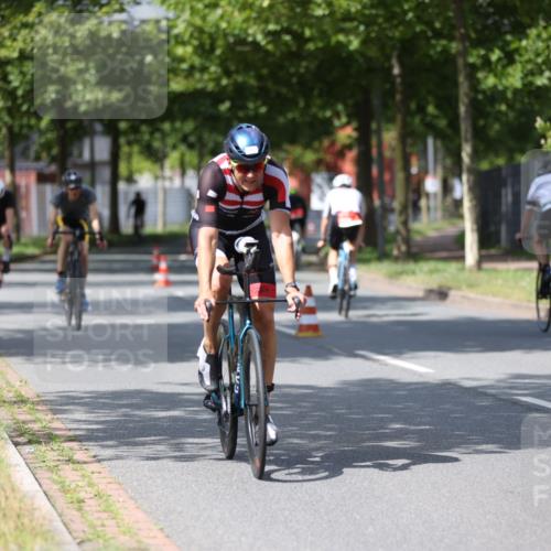 10.08.2025 - GEWOBA Citytriathlon Bremen Yannick Fuchs http://msf.ph/oto/8558744 10.08.2025 12:34:41 Radfahren 556, 584, 591, 632, 736, 826, 841, 912, 914, 1027, 1037 meine-sportfotos.de
