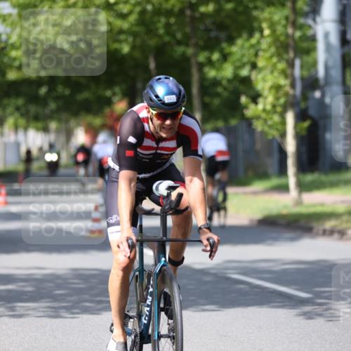10.08.2025 - GEWOBA Citytriathlon Bremen Yannick Fuchs http://msf.ph/oto/8558745 10.08.2025 12:34:42 Radfahren 556, 584, 591, 632, 736, 826, 841, 914, 1027, 1037 meine-sportfotos.de