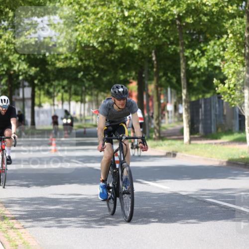 10.08.2025 - GEWOBA Citytriathlon Bremen Yannick Fuchs http://msf.ph/oto/8558749 10.08.2025 12:34:43 Radfahren 556, 584, 591, 632, 736, 826, 841, 914, 1027, 1037 meine-sportfotos.de