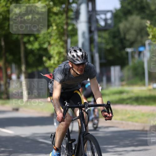 10.08.2025 - GEWOBA Citytriathlon Bremen Yannick Fuchs http://msf.ph/oto/8558752 10.08.2025 12:34:43 Radfahren 556, 584, 591, 632, 736, 826, 841, 914, 1027, 1037 meine-sportfotos.de