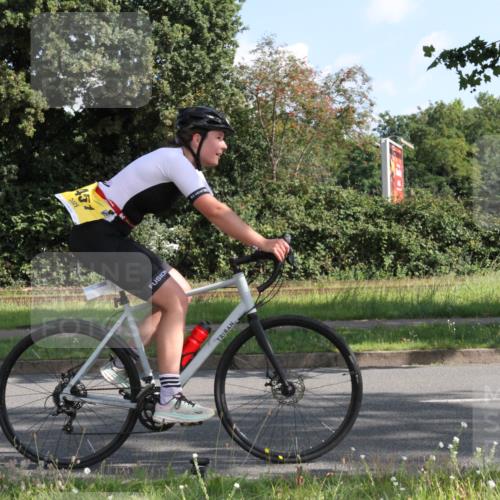 10.08.2025 - GEWOBA Citytriathlon Bremen Yannick Fuchs http://msf.ph/oto/8558756 10.08.2025 10:34:01 Radfahren 81, 97, 151, 161, 239, 245, 394, 400, 409, 419, 427, 451, 491, 512 meine-sportfotos.de