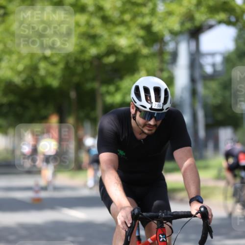 10.08.2025 - GEWOBA Citytriathlon Bremen Yannick Fuchs http://msf.ph/oto/8558758 10.08.2025 12:34:45 Radfahren 556, 584, 591, 632, 680, 736, 826, 841, 914, 1027, 1037 meine-sportfotos.de