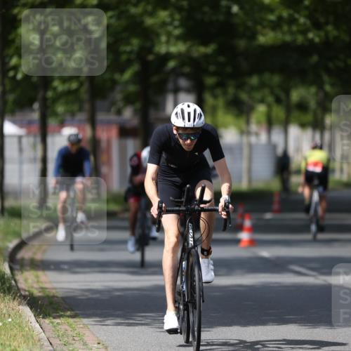 10.08.2025 - GEWOBA Citytriathlon Bremen Yannick Fuchs http://msf.ph/oto/8558760 10.08.2025 12:34:47 Radfahren 556, 584, 591, 632, 680, 736, 826, 841, 855, 914, 915, 1027, 1037 meine-sportfotos.de