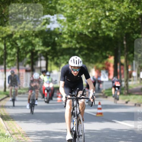 10.08.2025 - GEWOBA Citytriathlon Bremen Yannick Fuchs http://msf.ph/oto/8558764 10.08.2025 12:34:47 Radfahren 556, 584, 591, 632, 680, 736, 826, 841, 855, 914, 915, 1027, 1037 meine-sportfotos.de