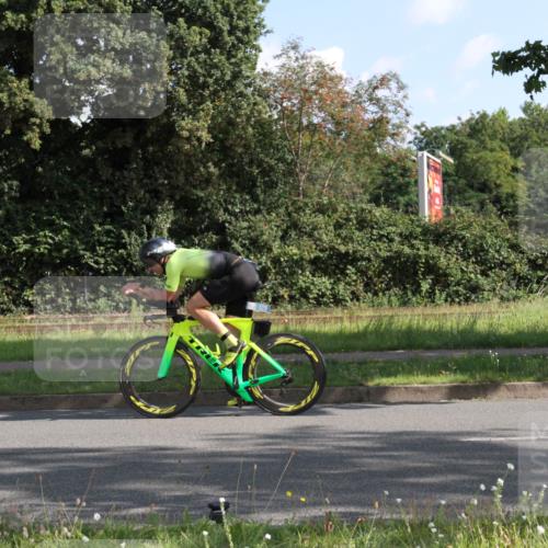 10.08.2025 - GEWOBA Citytriathlon Bremen Yannick Fuchs http://msf.ph/oto/8558766 10.08.2025 10:34:04 Radfahren 81, 97, 151, 161, 239, 245, 400, 409, 419, 427, 451, 512 meine-sportfotos.de