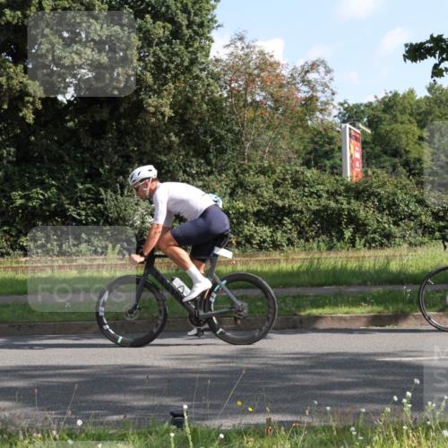 10.08.2025 - GEWOBA Citytriathlon Bremen Yannick Fuchs http://msf.ph/oto/8558773 10.08.2025 10:34:05 Radfahren 81, 97, 151, 161, 239, 245, 409, 419, 427, 451, 512 meine-sportfotos.de