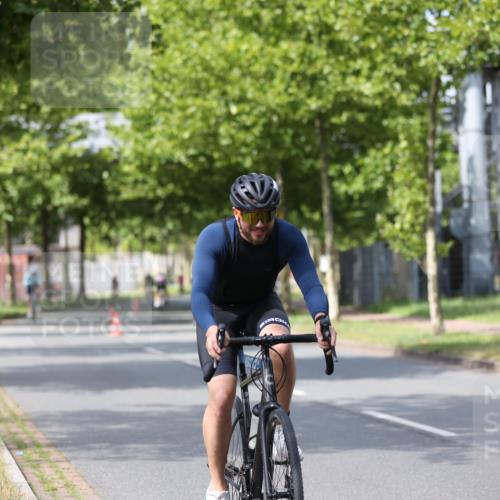 10.08.2025 - GEWOBA Citytriathlon Bremen Yannick Fuchs http://msf.ph/oto/8558775 10.08.2025 12:34:51 Radfahren 556, 584, 591, 632, 680, 736, 826, 841, 855, 914, 915, 956, 1027 meine-sportfotos.de