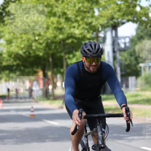 10.08.2025 - GEWOBA Citytriathlon Bremen Yannick Fuchs http://msf.ph/oto/8558778 10.08.2025 12:34:51 Radfahren 556, 584, 591, 632, 680, 736, 826, 841, 855, 914, 915, 956, 1027 meine-sportfotos.de