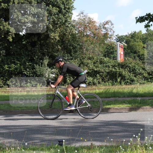 10.08.2025 - GEWOBA Citytriathlon Bremen Yannick Fuchs http://msf.ph/oto/8558786 10.08.2025 10:34:07 Radfahren 97, 161, 239, 409, 419, 427, 451, 512 meine-sportfotos.de