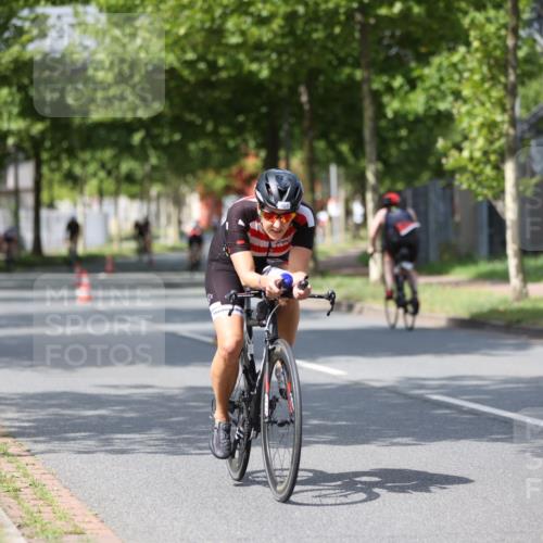 10.08.2025 - GEWOBA Citytriathlon Bremen Yannick Fuchs http://msf.ph/oto/8558793 10.08.2025 12:34:59 Radfahren 556, 558, 591, 632, 680, 707, 855, 902, 915, 956, 1035 meine-sportfotos.de