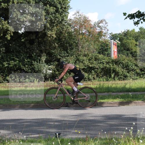 10.08.2025 - GEWOBA Citytriathlon Bremen Yannick Fuchs http://msf.ph/oto/8558800 10.08.2025 10:34:17 Radfahren 239, 456 meine-sportfotos.de