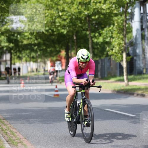 10.08.2025 - GEWOBA Citytriathlon Bremen Yannick Fuchs http://msf.ph/oto/8558801 10.08.2025 12:35:02 Radfahren 556, 558, 680, 707, 855, 902, 915, 956, 977, 1035 meine-sportfotos.de