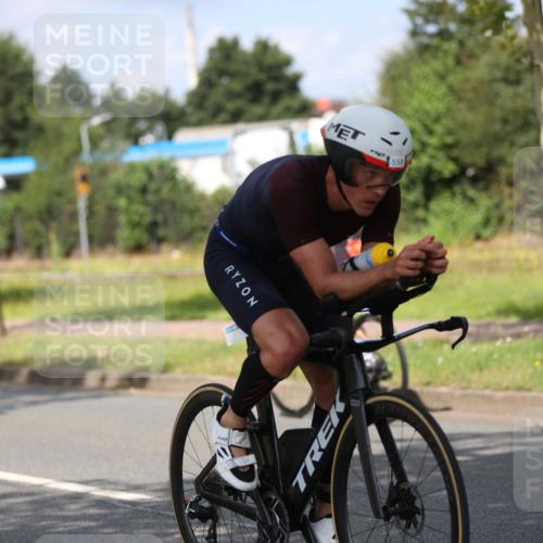 10.08.2025 - GEWOBA Citytriathlon Bremen Yannick Fuchs http://msf.ph/oto/8558814 10.08.2025 12:35:08 Radfahren 558, 680, 707, 855, 902, 915, 956, 973, 977, 1035 meine-sportfotos.de