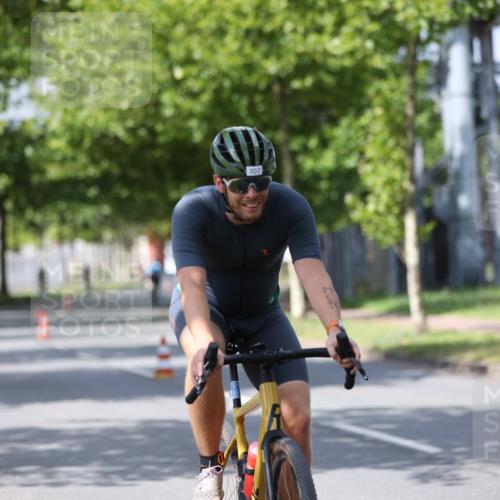 10.08.2025 - GEWOBA Citytriathlon Bremen Yannick Fuchs http://msf.ph/oto/8558820 10.08.2025 12:35:11 Radfahren 558, 579, 707, 855, 902, 915, 956, 973, 977, 1035, 1039 meine-sportfotos.de