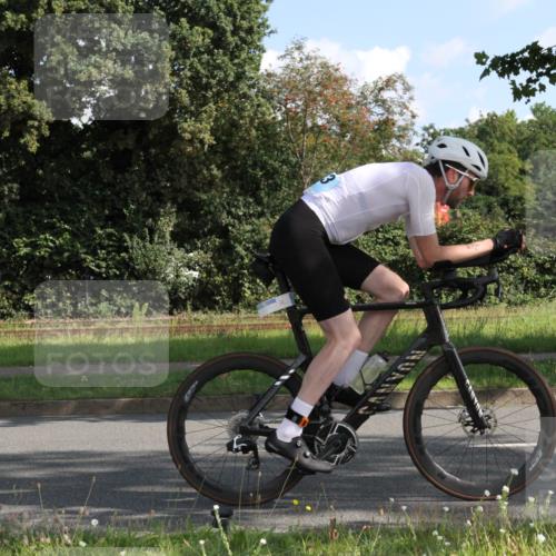 10.08.2025 - GEWOBA Citytriathlon Bremen Yannick Fuchs http://msf.ph/oto/8558828 10.08.2025 10:34:33 Radfahren 213, 358, 442, 456, 500 meine-sportfotos.de