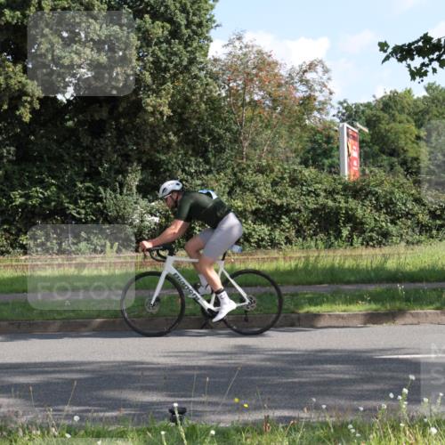 10.08.2025 - GEWOBA Citytriathlon Bremen Yannick Fuchs http://msf.ph/oto/8558831 10.08.2025 10:34:34 Radfahren 213, 358, 442, 456, 500 meine-sportfotos.de