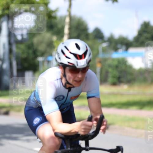 10.08.2025 - GEWOBA Citytriathlon Bremen Yannick Fuchs http://msf.ph/oto/8558833 10.08.2025 12:35:13 Radfahren 558, 579, 707, 902, 956, 973, 977, 1035, 1039 meine-sportfotos.de