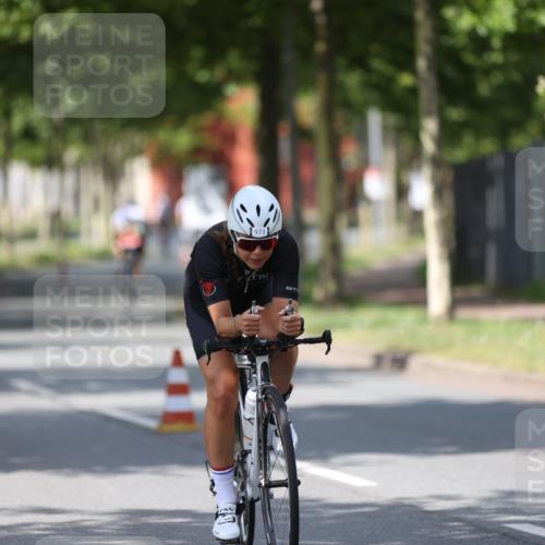 10.08.2025 - GEWOBA Citytriathlon Bremen Yannick Fuchs http://msf.ph/oto/8558839 10.08.2025 12:35:19 Radfahren 558, 579, 642, 707, 742, 902, 973, 977, 1039 meine-sportfotos.de