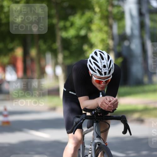 10.08.2025 - GEWOBA Citytriathlon Bremen Yannick Fuchs http://msf.ph/oto/8558849 10.08.2025 12:35:21 Radfahren 558, 579, 642, 707, 742, 973, 977, 1039 meine-sportfotos.de