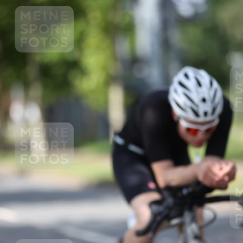 10.08.2025 - GEWOBA Citytriathlon Bremen Yannick Fuchs http://msf.ph/oto/8558850 10.08.2025 12:35:21 Radfahren 558, 579, 642, 707, 742, 973, 977, 1039 meine-sportfotos.de