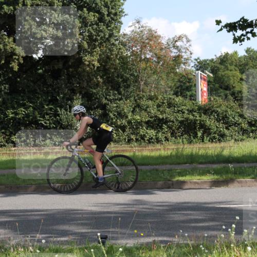 10.08.2025 - GEWOBA Citytriathlon Bremen Yannick Fuchs http://msf.ph/oto/8558851 10.08.2025 10:34:43 Radfahren 21, 129, 147, 213, 358, 413, 442, 500 meine-sportfotos.de