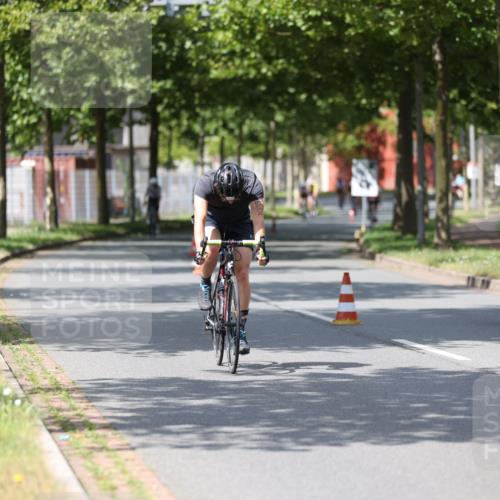 10.08.2025 - GEWOBA Citytriathlon Bremen Yannick Fuchs http://msf.ph/oto/8558853 10.08.2025 12:35:23 Radfahren 558, 579, 642, 719, 742, 833, 919, 973, 977, 1039 meine-sportfotos.de