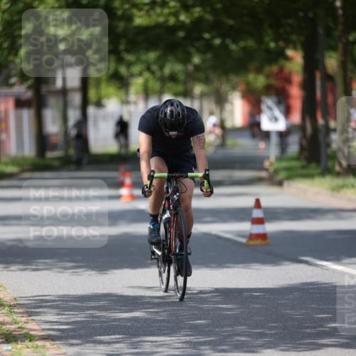 10.08.2025 - GEWOBA Citytriathlon Bremen Yannick Fuchs http://msf.ph/oto/8558855 10.08.2025 12:35:23 Radfahren 558, 579, 642, 719, 742, 833, 919, 973, 977, 1039 meine-sportfotos.de