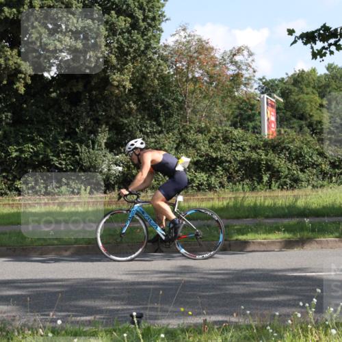 10.08.2025 - GEWOBA Citytriathlon Bremen Yannick Fuchs http://msf.ph/oto/8558858 10.08.2025 10:34:46 Radfahren 21, 129, 147, 213, 358, 413, 442, 500 meine-sportfotos.de