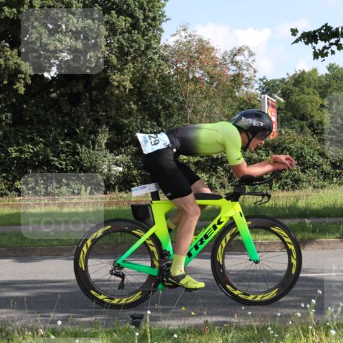 10.08.2025 - GEWOBA Citytriathlon Bremen Yannick Fuchs http://msf.ph/oto/8558862 10.08.2025 10:34:47 Radfahren 21, 129, 147, 213, 358, 413, 442, 500 meine-sportfotos.de