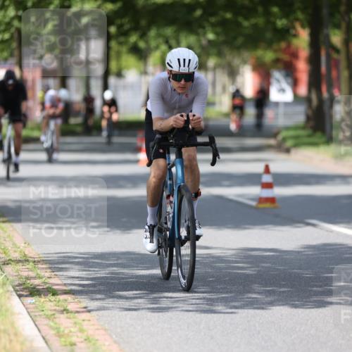 10.08.2025 - GEWOBA Citytriathlon Bremen Yannick Fuchs http://msf.ph/oto/8558866 10.08.2025 12:35:29 Radfahren 579, 642, 719, 742, 763, 783, 833, 919, 973, 1039 meine-sportfotos.de