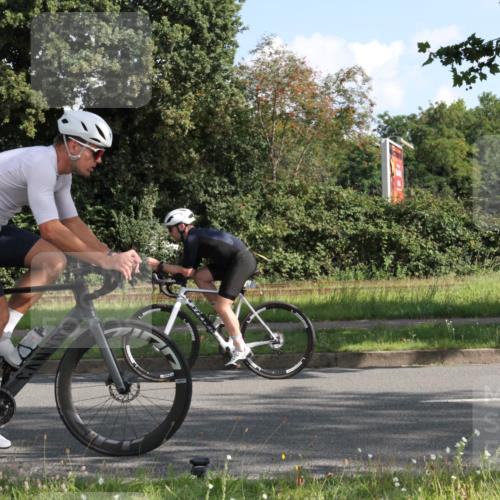 10.08.2025 - GEWOBA Citytriathlon Bremen Yannick Fuchs http://msf.ph/oto/8558868 10.08.2025 10:34:52 Radfahren 21, 129, 147, 181, 379, 404, 413, 442, 461 meine-sportfotos.de