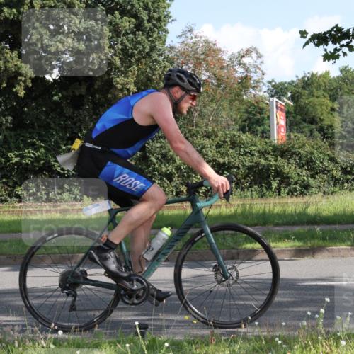 10.08.2025 - GEWOBA Citytriathlon Bremen Yannick Fuchs http://msf.ph/oto/8558888 10.08.2025 10:35:02 Radfahren 129, 147, 181, 241, 379, 393, 404, 413, 445, 461 meine-sportfotos.de