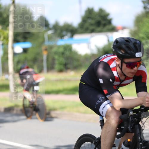 10.08.2025 - GEWOBA Citytriathlon Bremen Yannick Fuchs http://msf.ph/oto/8558899 10.08.2025 12:35:36 Radfahren 642, 719, 742, 763, 783, 833, 919, 933, 966 meine-sportfotos.de