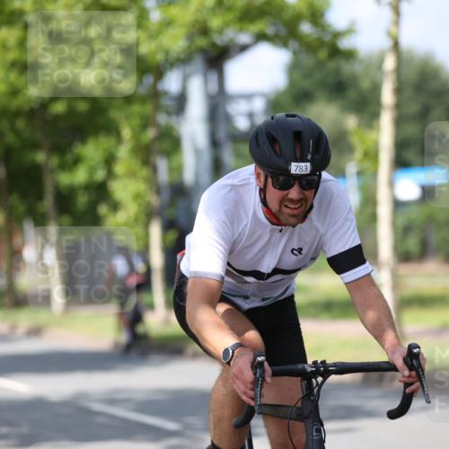 10.08.2025 - GEWOBA Citytriathlon Bremen Yannick Fuchs http://msf.ph/oto/8558910 10.08.2025 12:35:39 Radfahren 642, 719, 742, 763, 783, 833, 919, 933, 966 meine-sportfotos.de